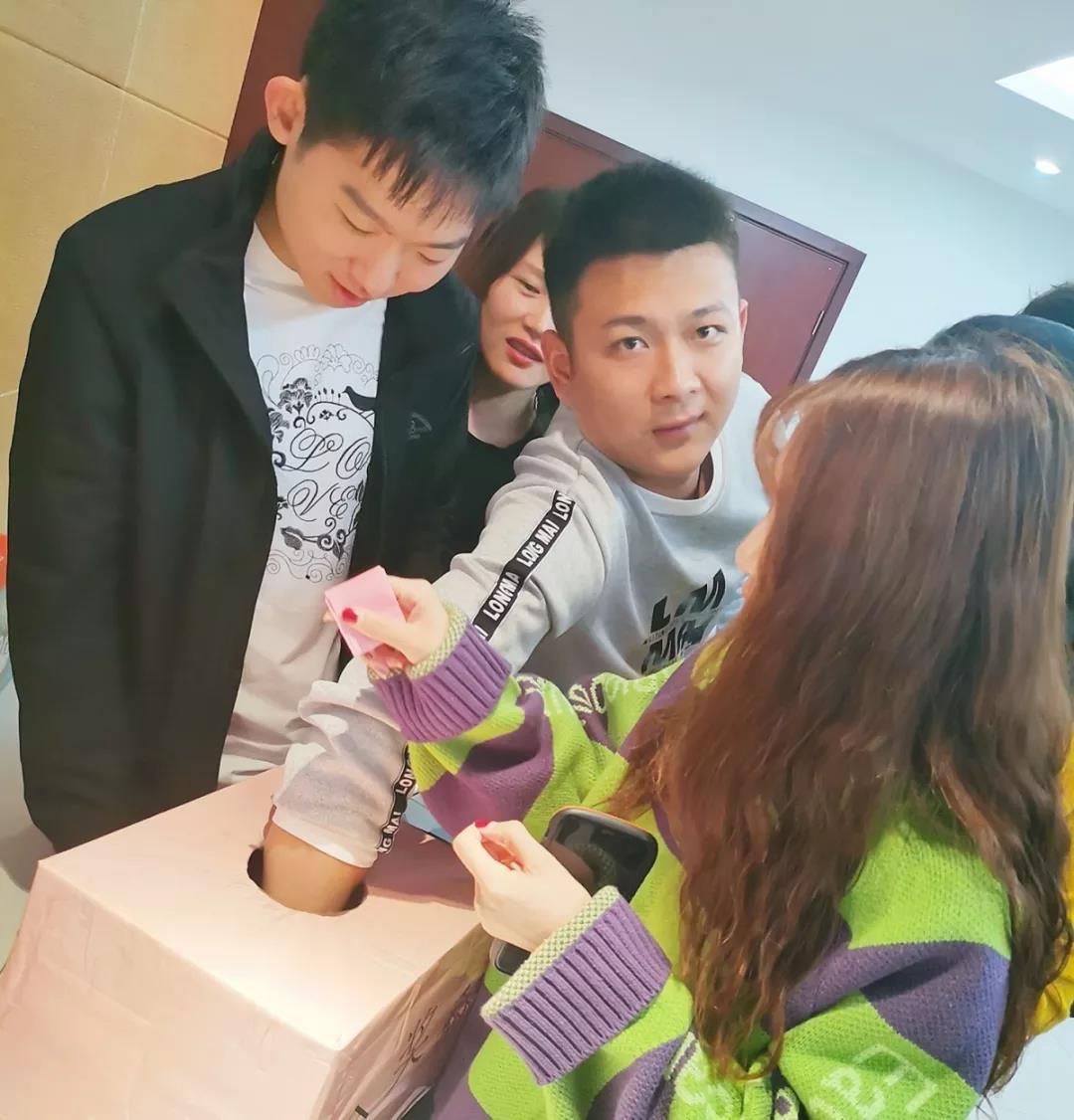 【亿企赢堂】奋斗时光里，爱让我们一起成长！