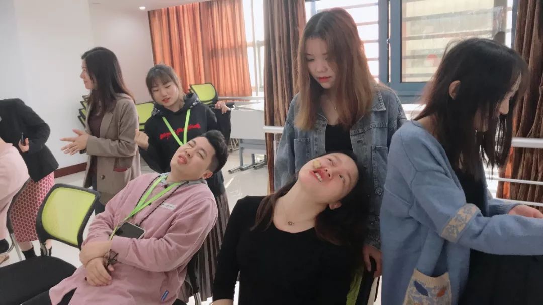 【亿企赢堂】奋斗时光里，爱让我们一起成长！