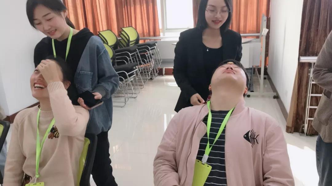 【亿企赢堂】奋斗时光里，爱让我们一起成长！